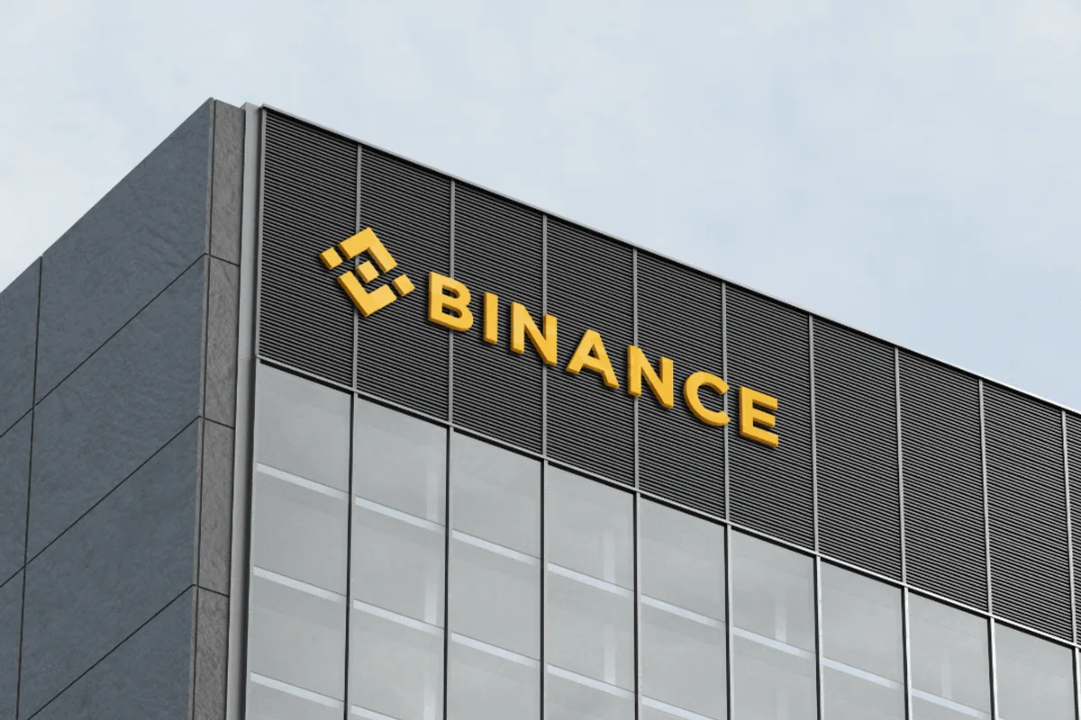 Logo Binance sur la façade d'un bâtiment, image d'illustration antérieure à l'incident d'octobre 2026