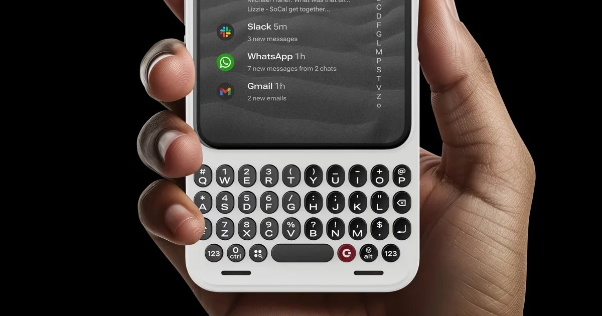 Le Clicks Communicator gagne 12 Go de RAM et Android 17 avant même d'avoir été livré