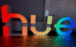 Philips Hue confie enfin les automatisations compliquées à l’IA, mais garde leur exécution dans le Bridge Pro