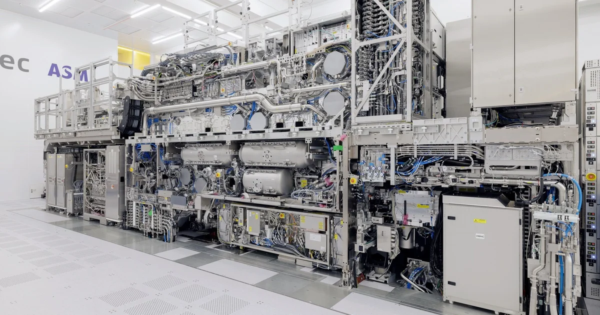 Samsung veut passer la DRAM au High-NA EUV dès 2028, avant même l’arrivée des énormes photomasques qui doivent libérer la machine